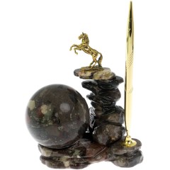 Композиция с шаром «Лошадка на скале» — подставка под ручку с фигуркой