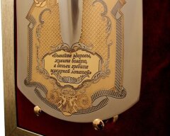 Профессиональный сувенир «Лопата в багете»