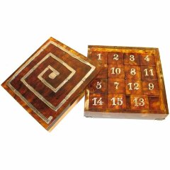 Подарочная игра «Пятнашки» из янтаря