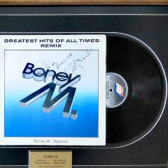 Аутентичный автограф участников группы «Бони М» на фото