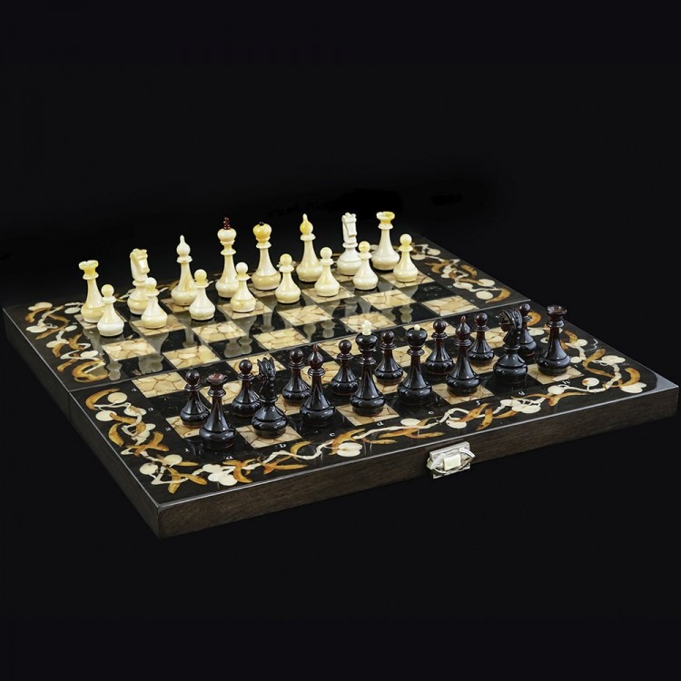 Подарочные шахматы «Олива» из морёного дуба и янтаря