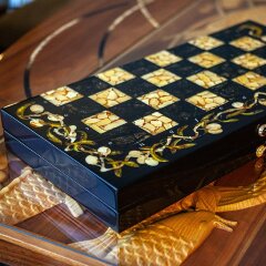 Подарочные шахматы «Олива» из морёного дуба и янтаря