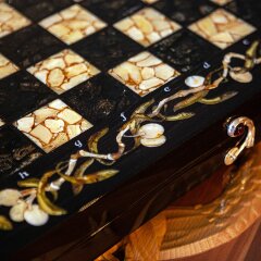 Подарочные шахматы «Олива» из морёного дуба и янтаря