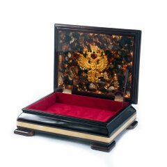 Деревянная шкатулка «Герб России» с натуральным янтарём