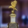 Настольные часы «Орёл» из белого мрамора с позолоченной фигуркой