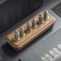 Ретро часы на индикаторных лампах «Восток-4» из массива дерева (американский орех)