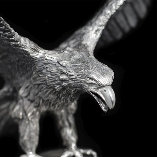 Серебряная фигурка «Орёл» на стелле из камня обсидиан в подарок руководителю