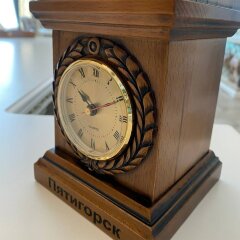 Часы настольные деревянные «Пятигорск» для интерьера кабинета