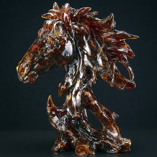 Янтарная фигурка «Красный конь» — символ 2026 года Красная Огненная Лошадь