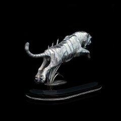 Серебряная фигурка «Тигр» на вулканическом камне обсидиан купить с доставкой по России