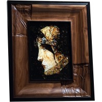 Интерьерная картина «Голова леди в средневековом костюме» из янтаря и ценных пород дерева