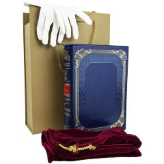 Подарочная книга-альбом «Ваш Пушкин» в кожаном футляре