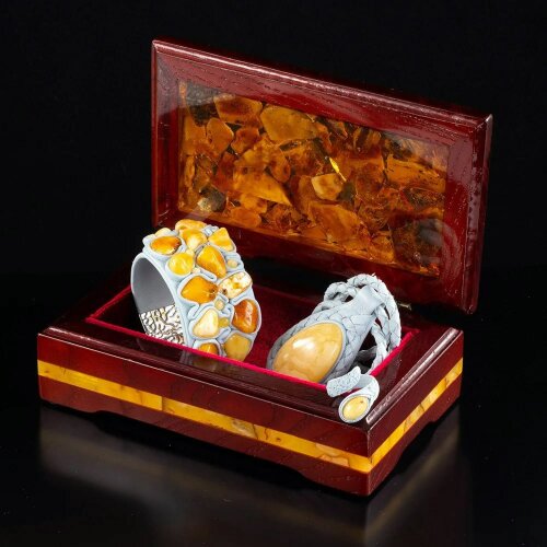 Деревянная шкатулка «Ларец» с мозаикой из натурального янтаря