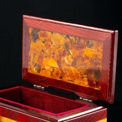 Деревянная шкатулка «Ларец» с мозаикой из натурального янтаря