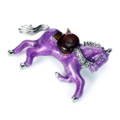 Фиолетовая брошь подвеска «Лошадка» с кабошоном из балтийского вишнёвого янтаря