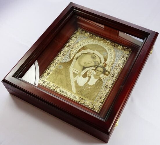 Икона Казанской Божьей Матери (в киоте)