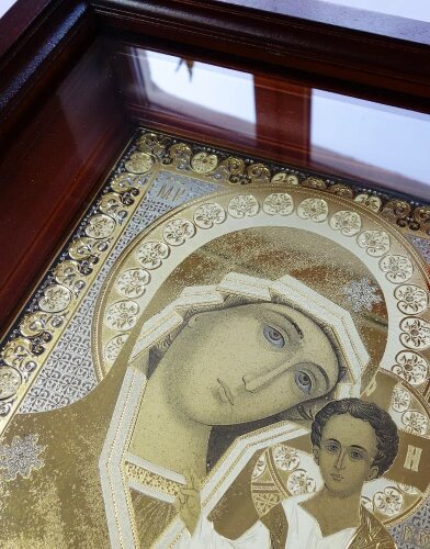 Икона Казанской Божьей Матери (в киоте)