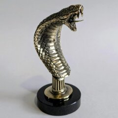 Бронзовая статуэтка «Хранительница сокровищ» — подарок в год змеи