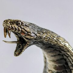 Бронзовая статуэтка «Хранительница сокровищ» — подарок в год змеи