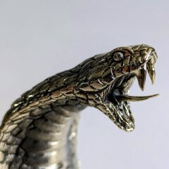 Бронзовая статуэтка «Хранительница сокровищ» — подарок в год змеи