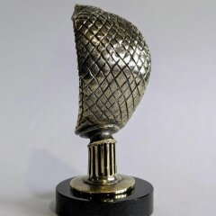 Бронзовая статуэтка «Хранительница сокровищ» — подарок в год змеи