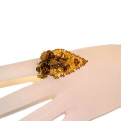 Кольцо из янтаря «Весенний лепесток»