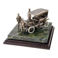 Бронзовая диорама «Генри Форд и модель Т»