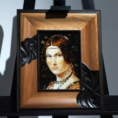 Интерьерная картина «Прекрасная Ферроньера» из янтаря и ценных пород дерева