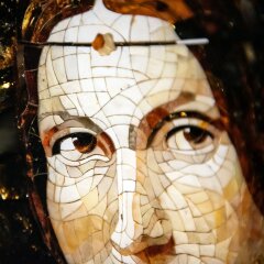 Интерьерная картина «Прекрасная Ферроньера» из янтаря и ценных пород дерева