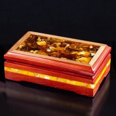 Деревянная шкатулка «Ларчик» с мозаикой из натурального янтаря