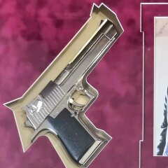 Фотография с личной подписью «Джон Траволта»