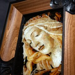 Интерьерная картина «Мадонна Магнификат» из янтаря и ценных пород дерева