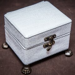Белая подарочная шкатулка «Русский лес» с двумя стопками перевёртышами