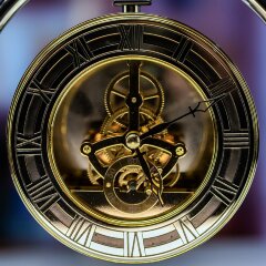 Настольные часы скелетон «Мастер» с подставкой для ручки