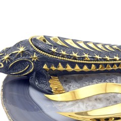 Красивая икорница «Царская рыба» на агате станет стильным украшением стола