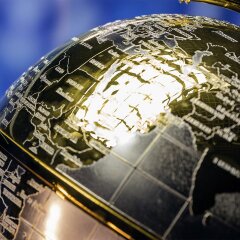 Большой подарочный глобус «Золотой» в подарок руководителю