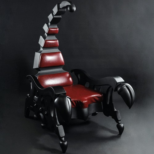 Чёрное дизайнерское кресло «Скорпион» из массива ценных пород дерева