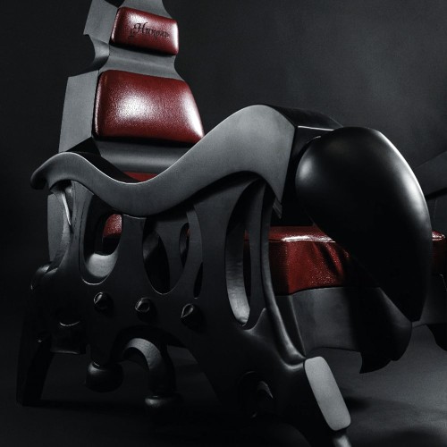 Чёрное дизайнерское кресло «Скорпион» из массива ценных пород дерева