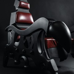 Чёрное дизайнерское кресло «Скорпион» из массива ценных пород дерева