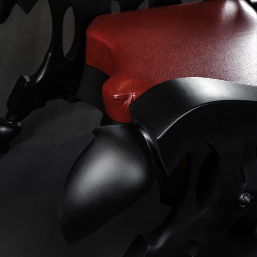 Чёрное дизайнерское кресло «Скорпион» из массива ценных пород дерева