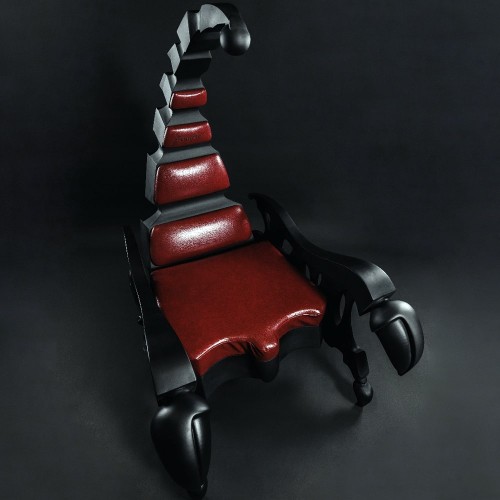 Чёрное дизайнерское кресло «Скорпион» из массива ценных пород дерева