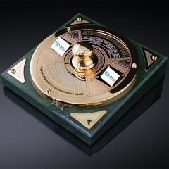 Корпоративный сувенир «Вечный календарь» на нефрите с логотипом — подарки бизнес партнёрам