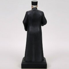 Сувенирная фигурка «Петрос Патканян со свитком» из искусственного камня