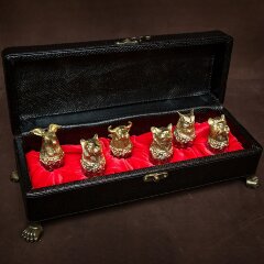 Чёрная подарочная шкатулка «Русский лес» с рюмками перевёртышами (6 шт)