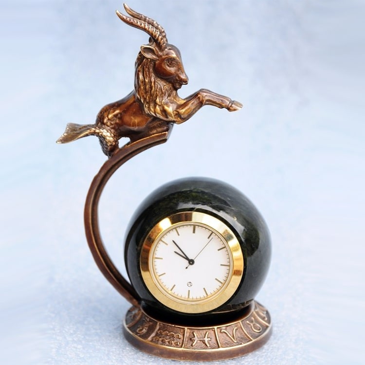 Бронзовые часы знак зодиака «Козерог»