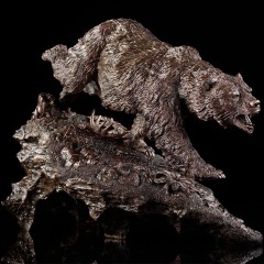 Скульптурная композиция «Бурый медведь» из бронзы в подарок мужчине охотнику