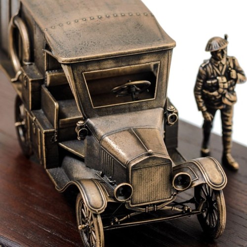 Масштабная диорама «Санитарный автомобиль Форд 1918»
