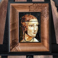 Интерьерная картина «Дама с горностаем» из янтаря и ценных пород дерева