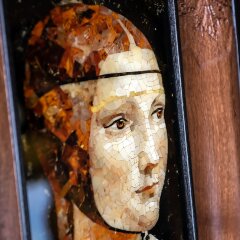 Интерьерная картина «Дама с горностаем» из янтаря и ценных пород дерева