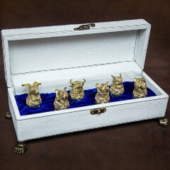 Белая подарочная шкатулка «Русский лес» с рюмками перевёртышами (6 шт)